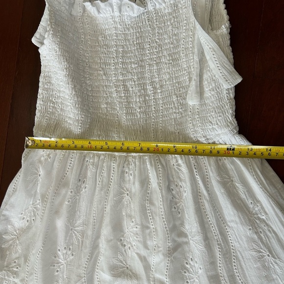 SHEIN Mulvari Shirred Knot Shoulder
Ruffle Hem Schiffy MIDI Dress Size M
White - Picture 11 of 14